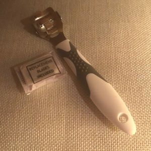 Callus Shaver with 2 blades